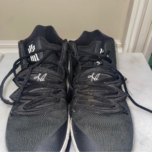 Nike Kyrie 5 Black Magic Basketball Shoes 2018 Size: 4.5Y - Picture 4 of 5